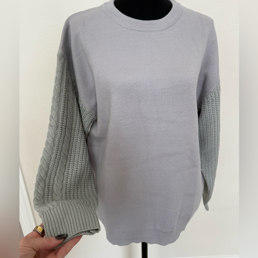 🩶 NWT ZESICA Gray Knit Sweater – Medium